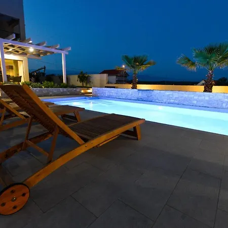 Petra 4*